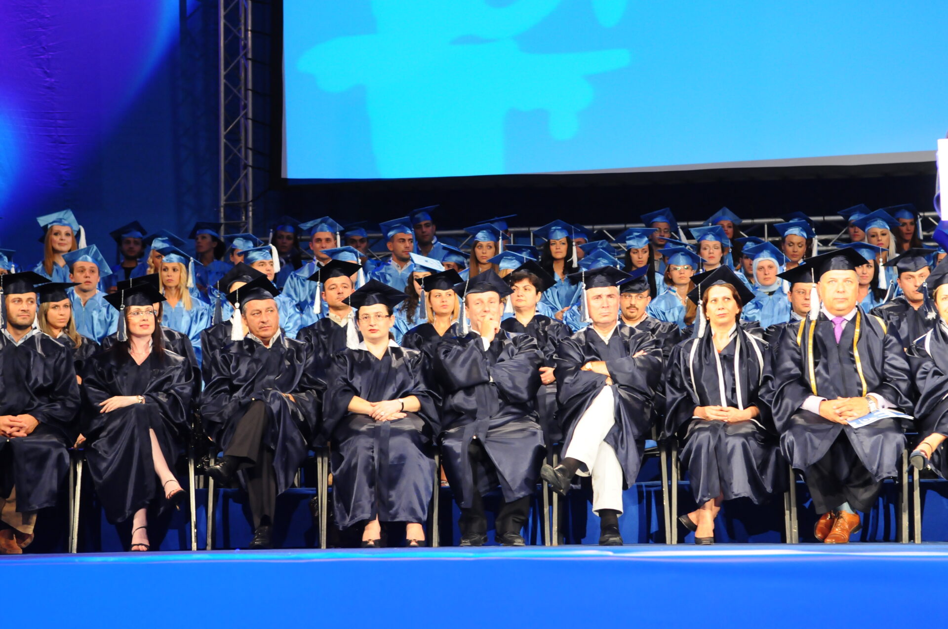 diplomimi-i-studenteve-te-pare-ne-uet-viti-akademik-2008-2009
