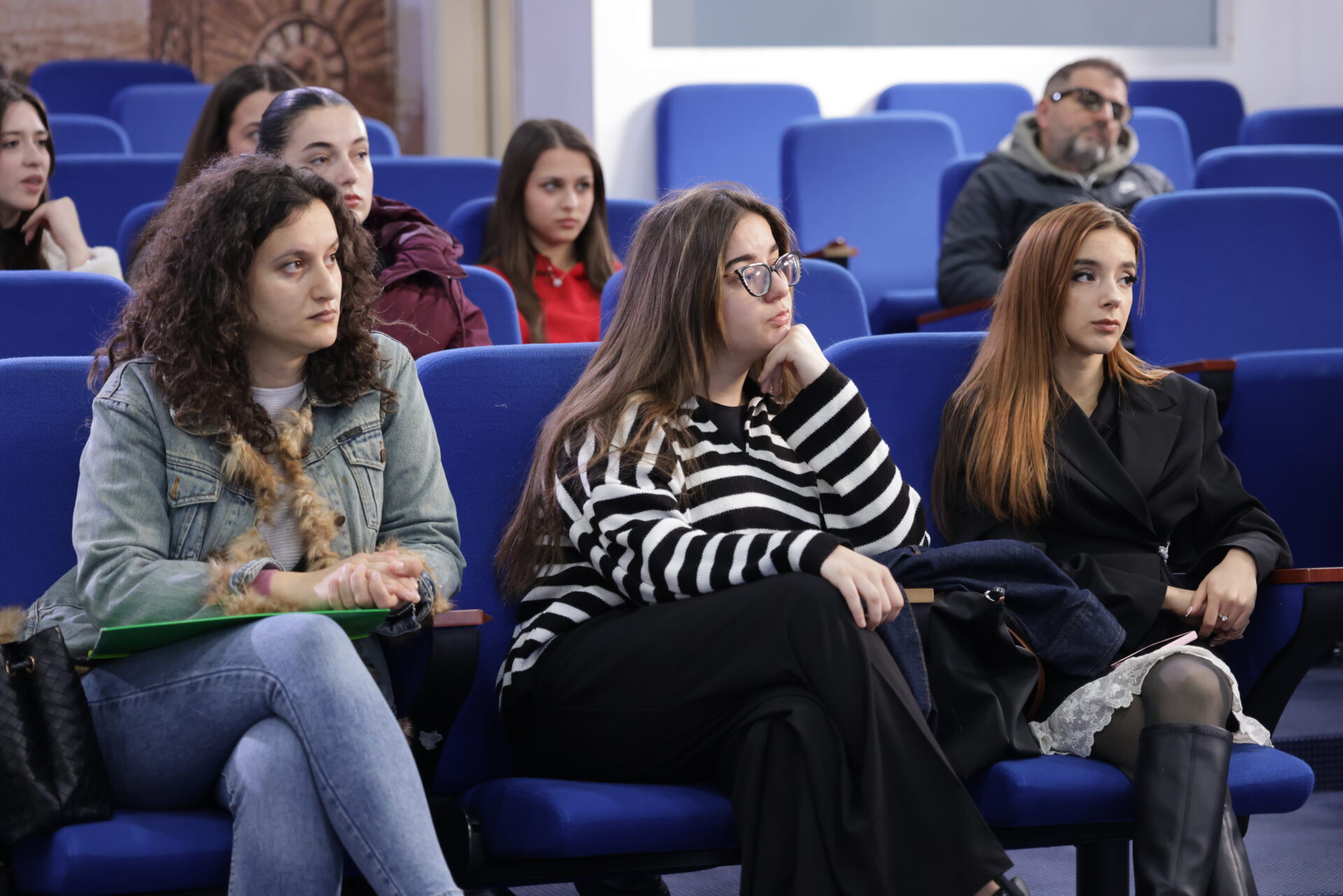 kurimi-i-artit-pamor-sfidat-e-artistit-leksion-i-hapur-ne-uet-me-suzana-varvarica-kuka