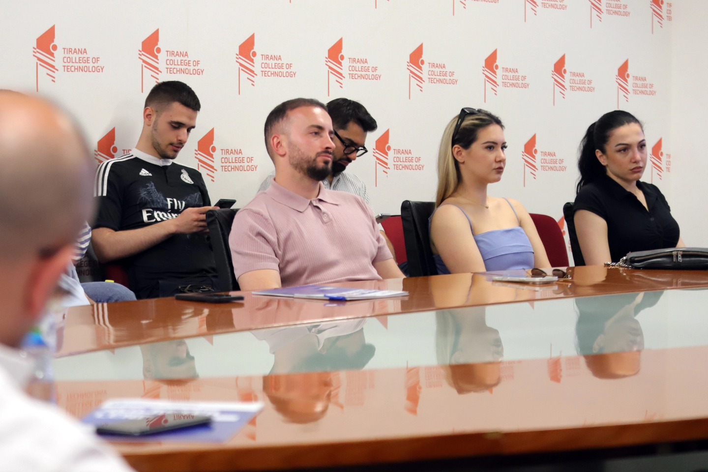 leksioni-i-hapur-nga-aktivitetet-akademike-te-departamentit-te-shkencave-sociale-te-aplikuara-uet