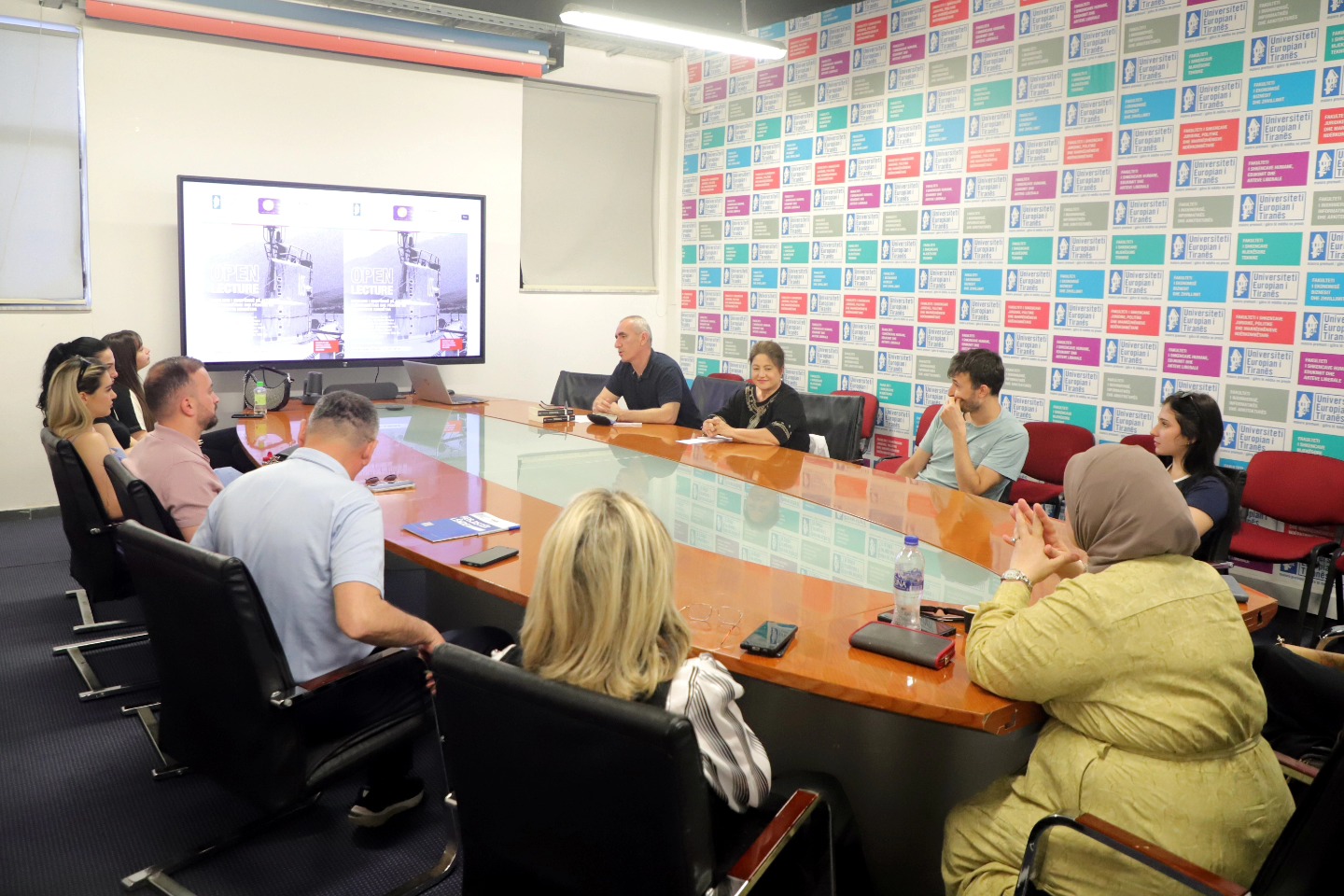leksioni-i-hapur-nga-aktivitetet-akademike-te-departamentit-te-shkencave-sociale-te-aplikuara-uet